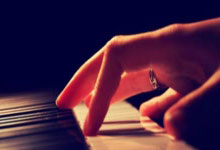 拳击选手飒爽英姿力斗拼搏金光闪闪